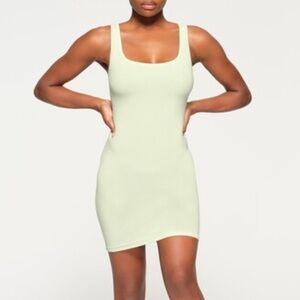 SKIMS SOFT LOUNGE MINI DRESS LIMITED EDITION: HONEYDEW XS